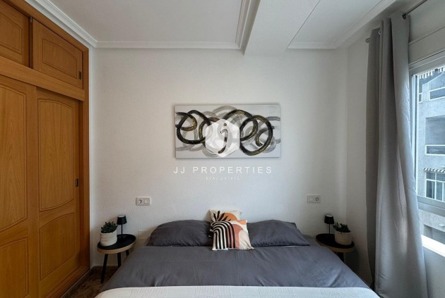 Resale - Apartment / flat -
Torrevieja - Estacion de autobuses