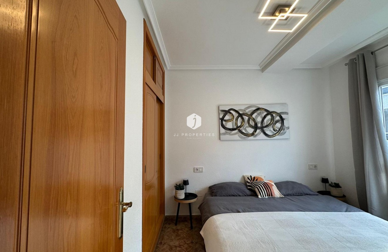 Resale - Apartment / flat -
Torrevieja - Estacion de autobuses