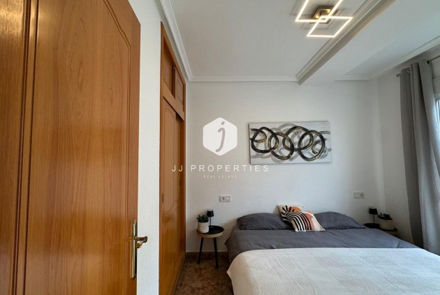 Resale - Apartment / flat -
Torrevieja - Estacion de autobuses