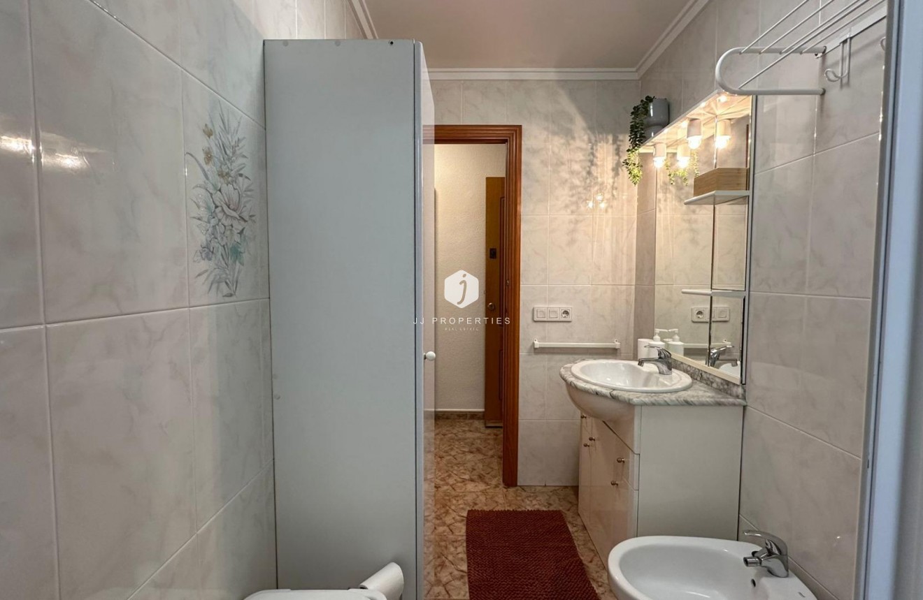 Resale - Apartment / flat -
Torrevieja - Estacion de autobuses