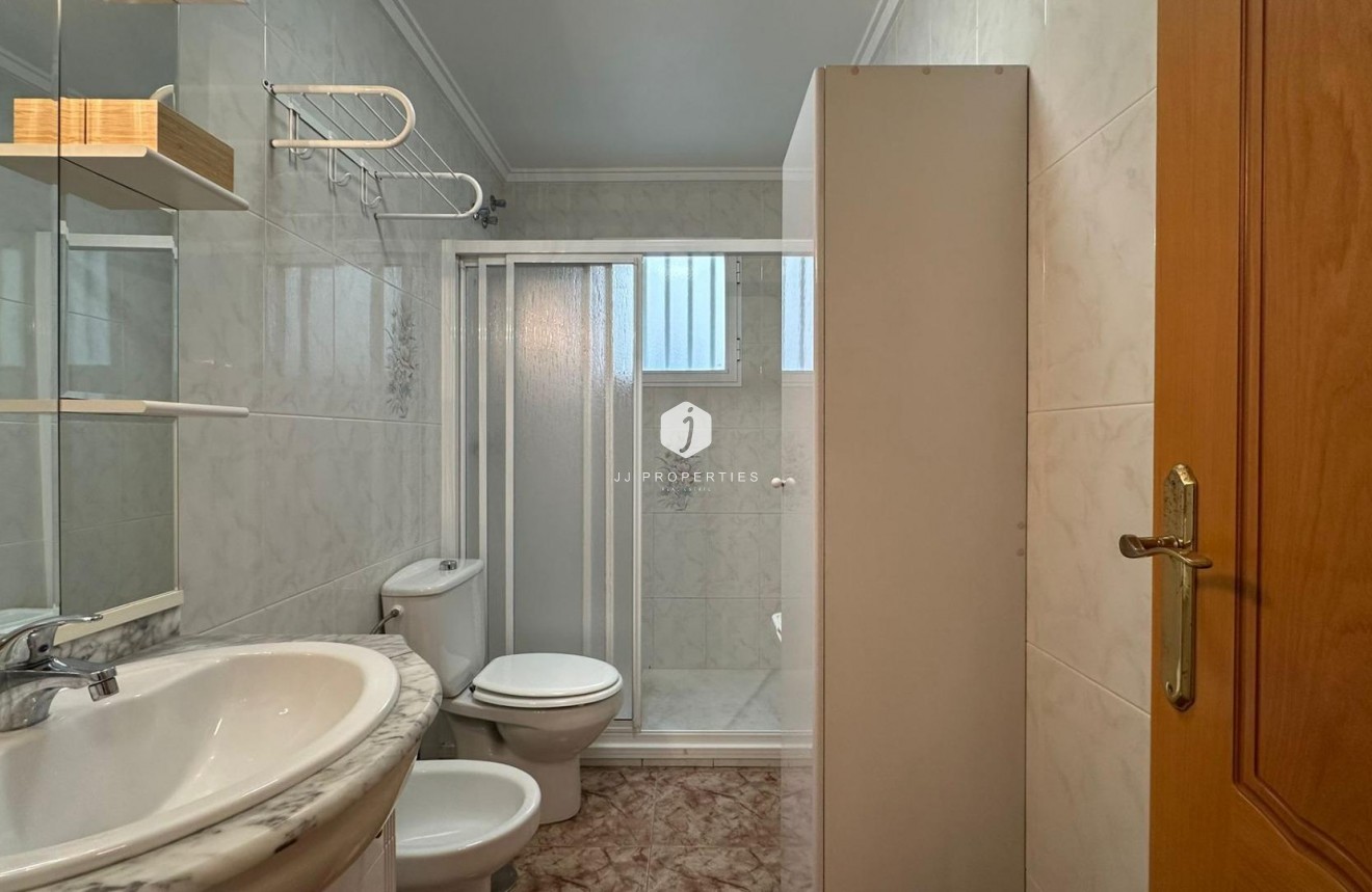 Resale - Apartment / flat -
Torrevieja - Estacion de autobuses