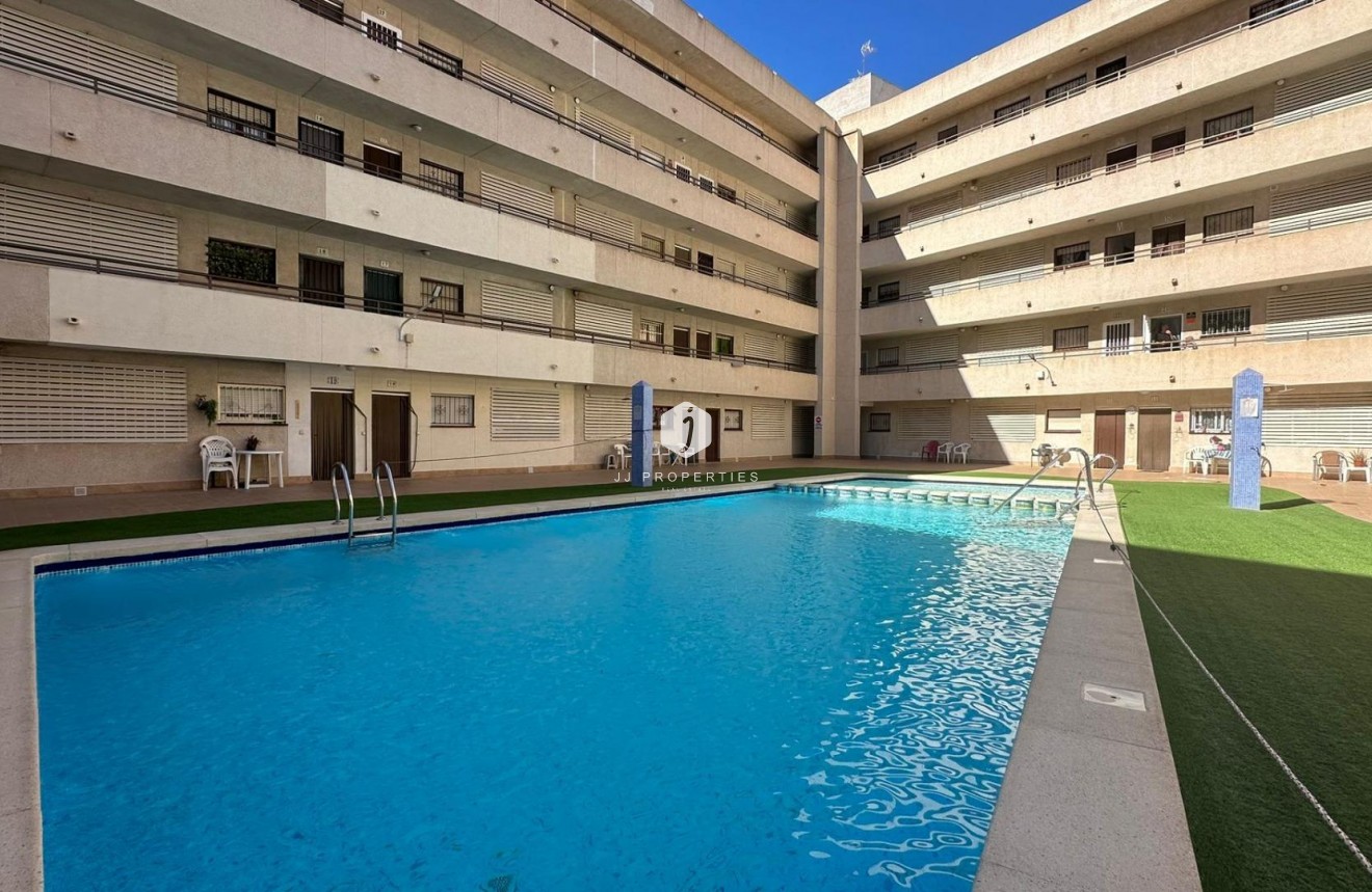 Aus zweiter Hand - Penthouse -
Torrevieja - Estacion de autobuses