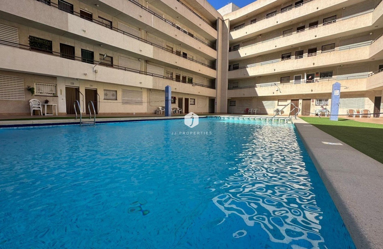 Aus zweiter Hand - Penthouse -
Torrevieja - Estacion de autobuses