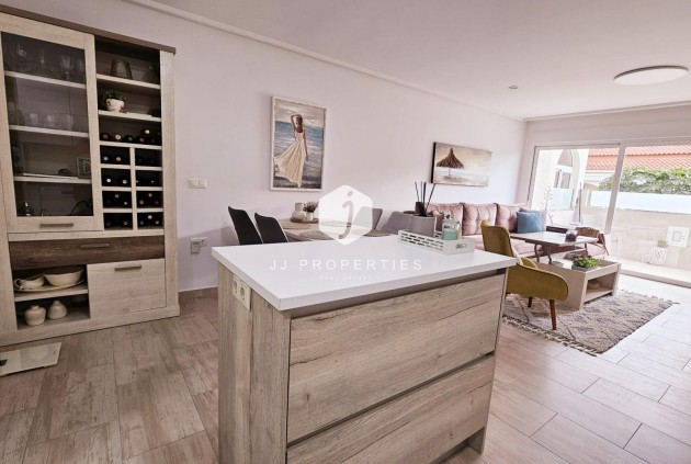 Aus zweiter Hand - Duplex -
Torrevieja - La siesta