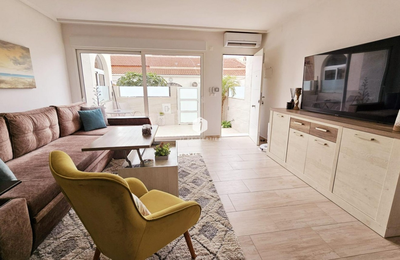 Aus zweiter Hand - Duplex -
Torrevieja - La siesta