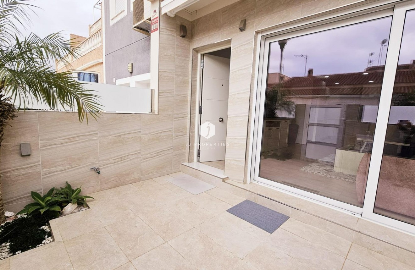 Aus zweiter Hand - Duplex -
Torrevieja - La siesta