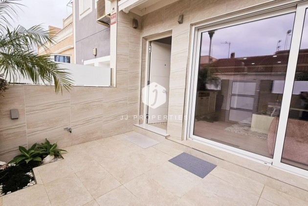 Aus zweiter Hand - Duplex -
Torrevieja - La siesta