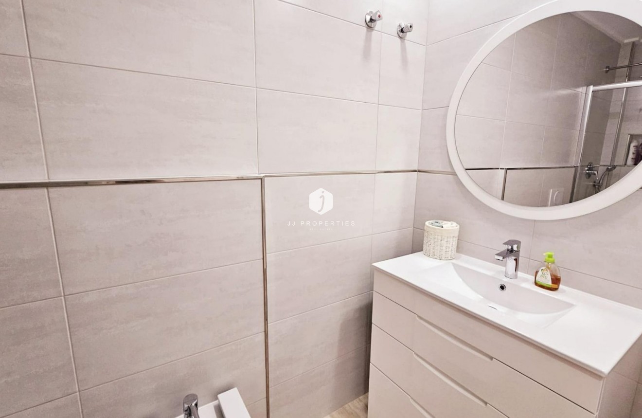 Aus zweiter Hand - Duplex -
Torrevieja - La siesta