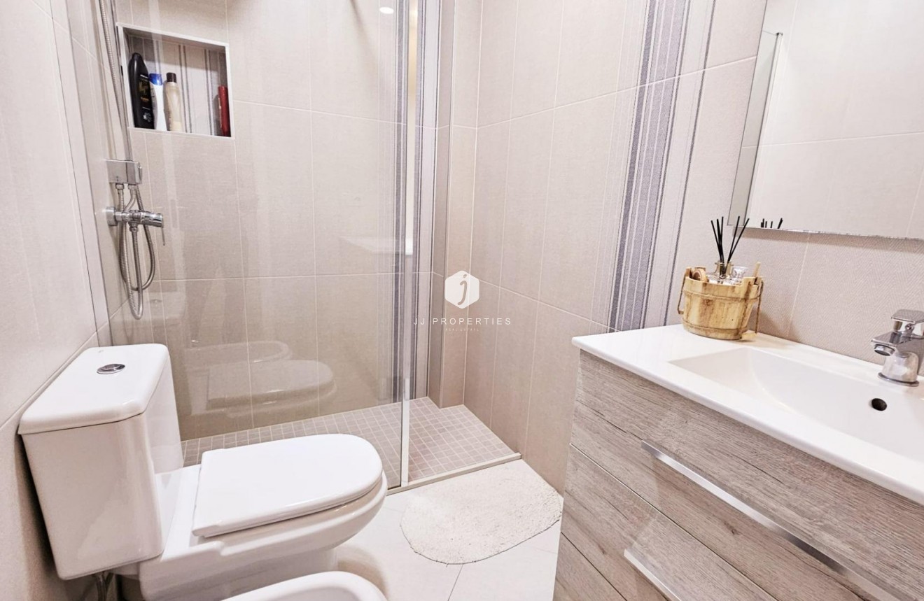 Aus zweiter Hand - Duplex -
Torrevieja - La siesta