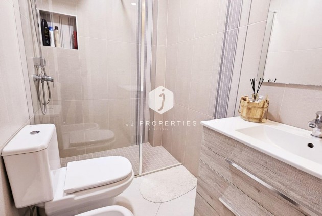 Aus zweiter Hand - Duplex -
Torrevieja - La siesta