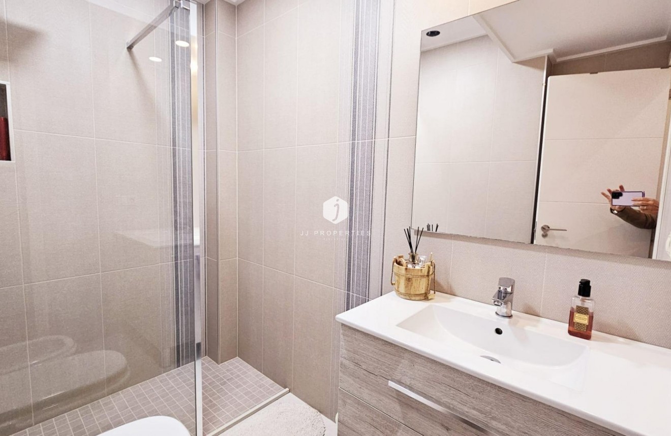 Aus zweiter Hand - Duplex -
Torrevieja - La siesta