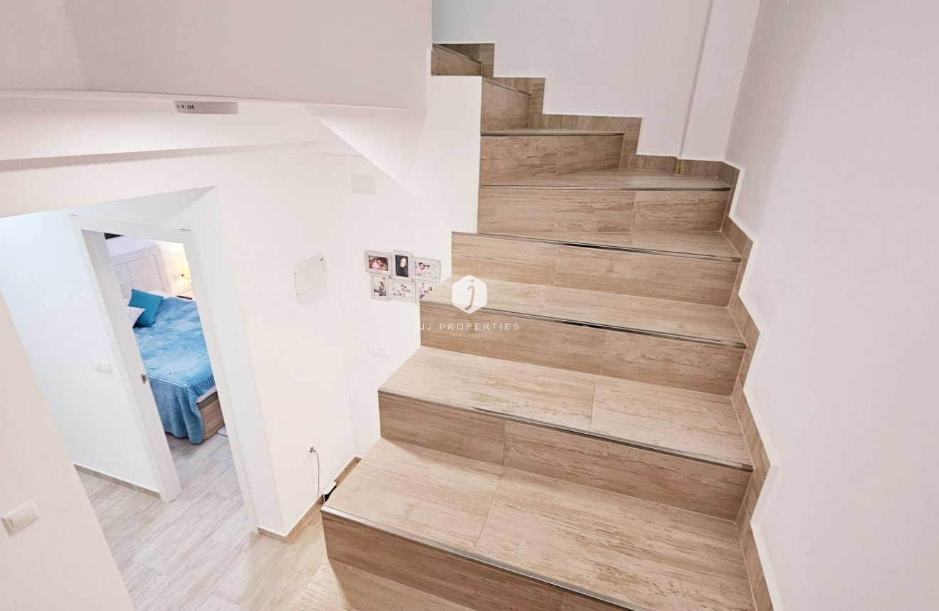 Aus zweiter Hand - Duplex -
Torrevieja - La siesta