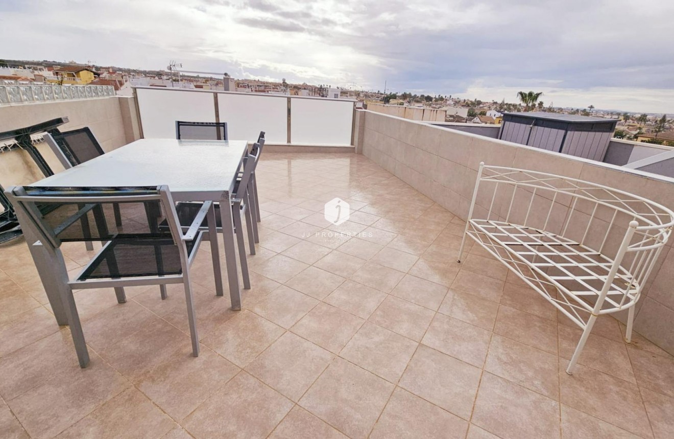 Aus zweiter Hand - Duplex -
Torrevieja - La siesta