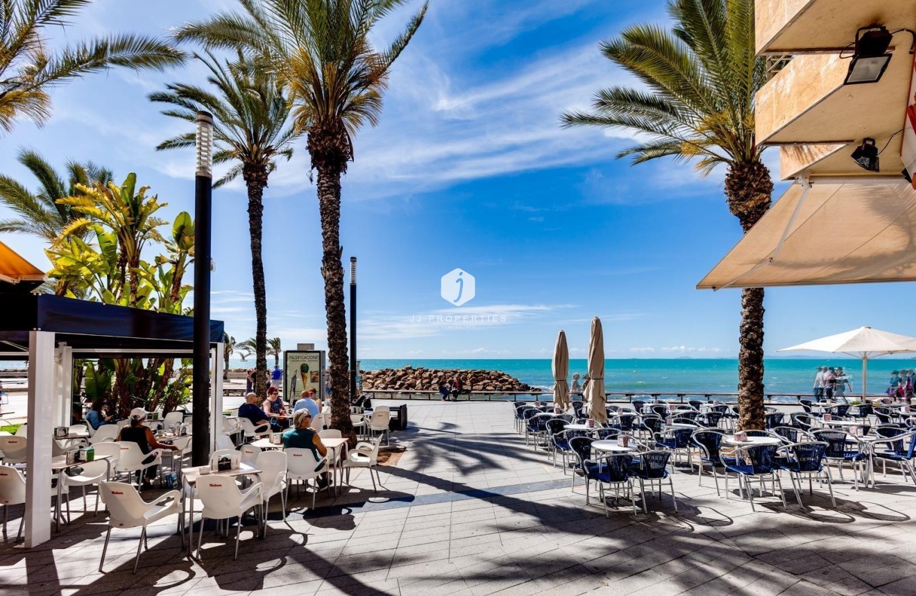 Aus zweiter Hand - Duplex -
Torrevieja - La siesta