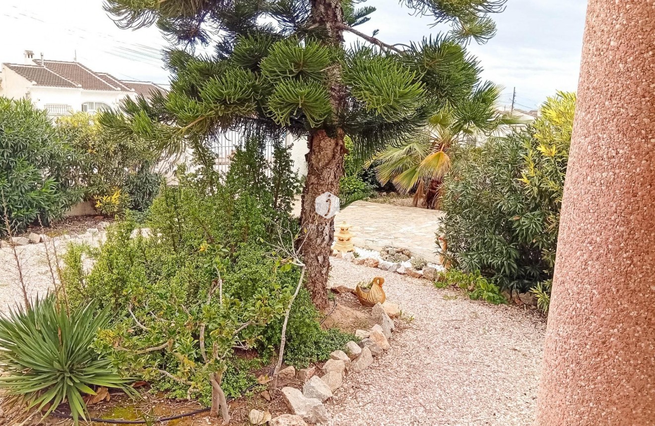 Aus zweiter Hand - Villa -
Torrevieja - La Siesta - El Salado - Torreta