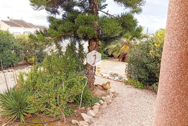 Aus zweiter Hand - Villa -
Torrevieja - La Siesta - El Salado - Torreta