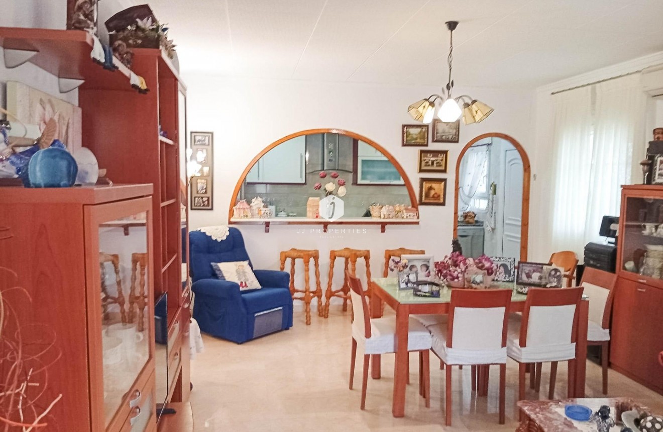 Aus zweiter Hand - Villa -
Torrevieja - La Siesta - El Salado - Torreta