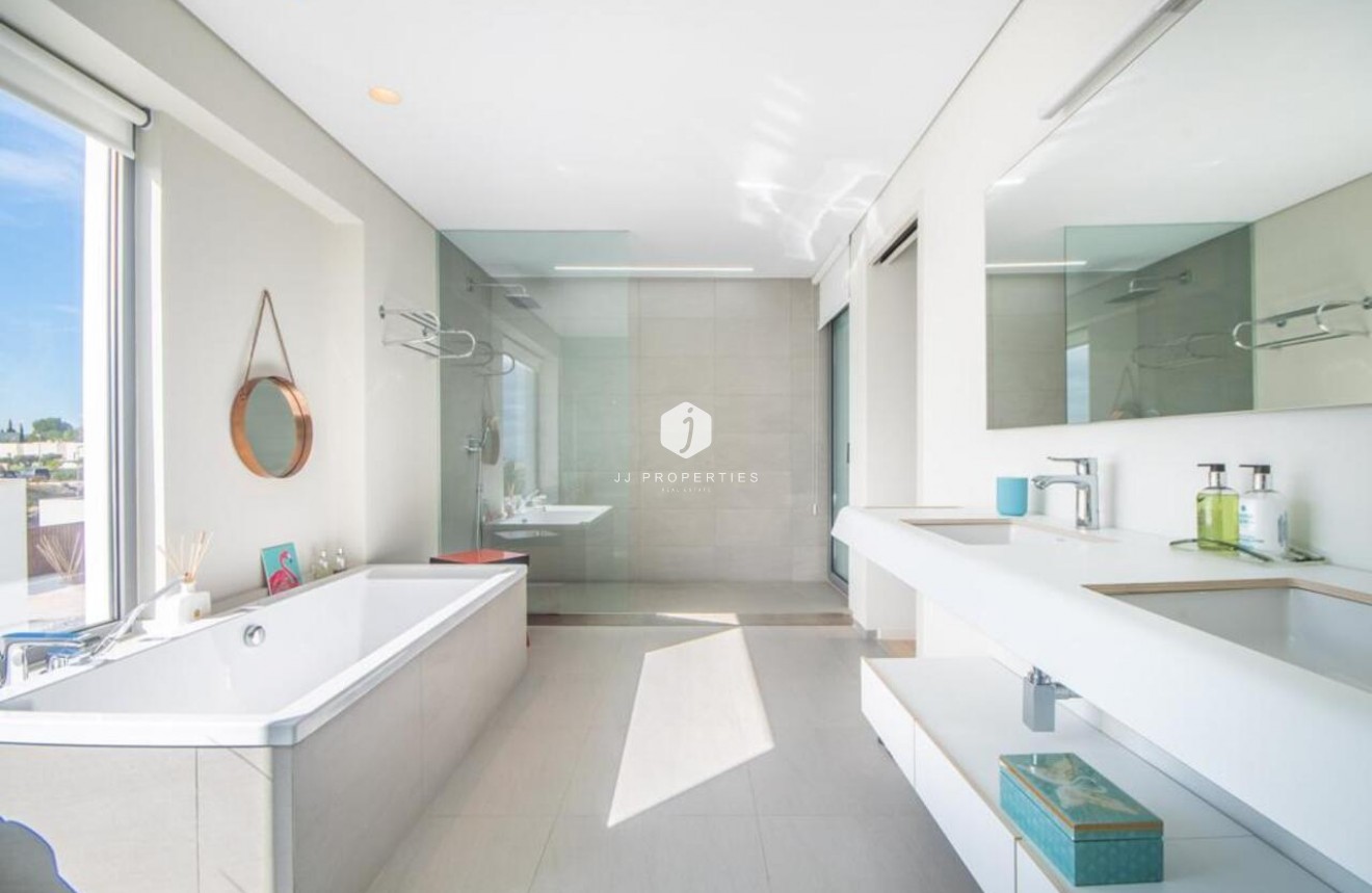 Aus zweiter Hand - Villa -
Orihuela Costa - Costa Blanca