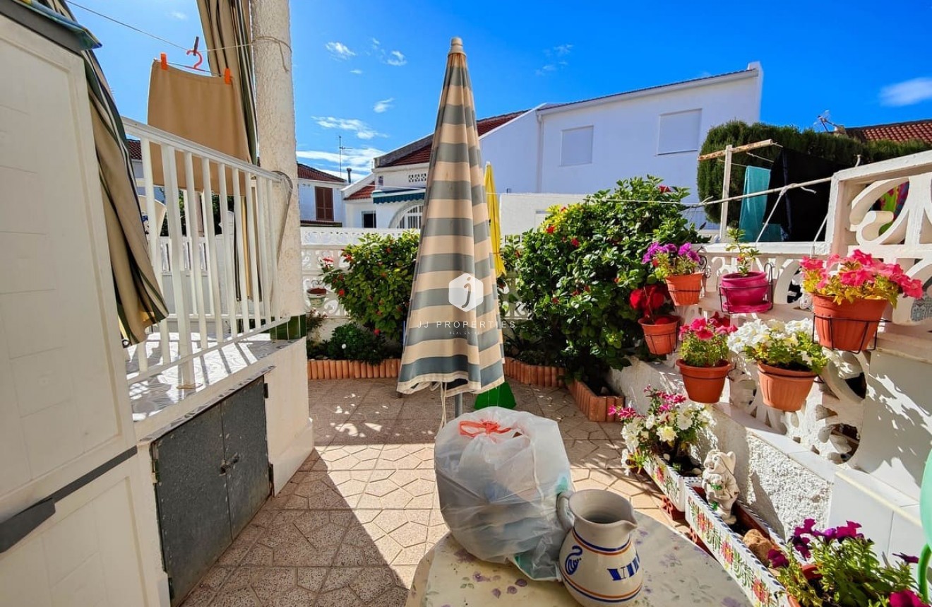 Z drugiej ręki - Szalet -
Torrevieja - Costa Blanca