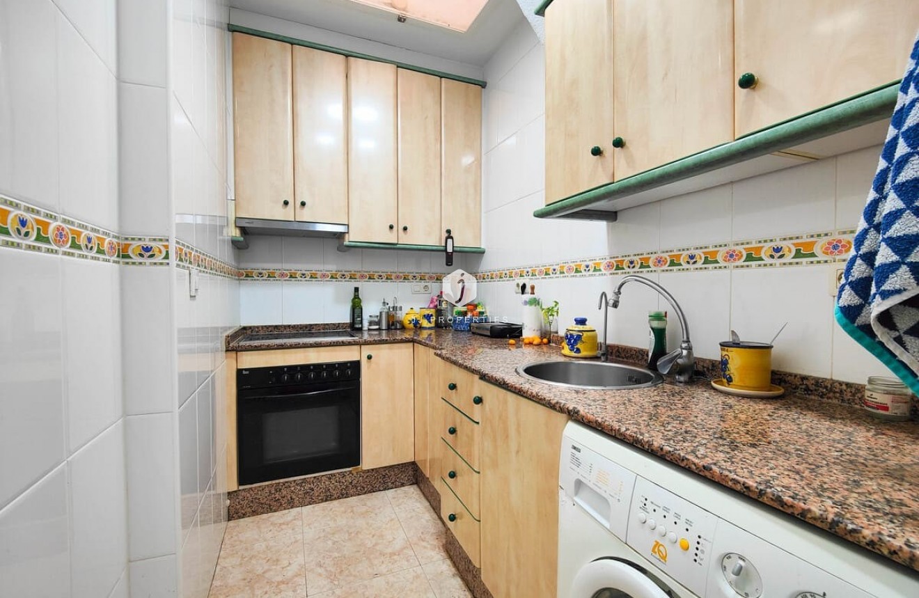 Z drugiej ręki - Szalet -
Torrevieja - Costa Blanca