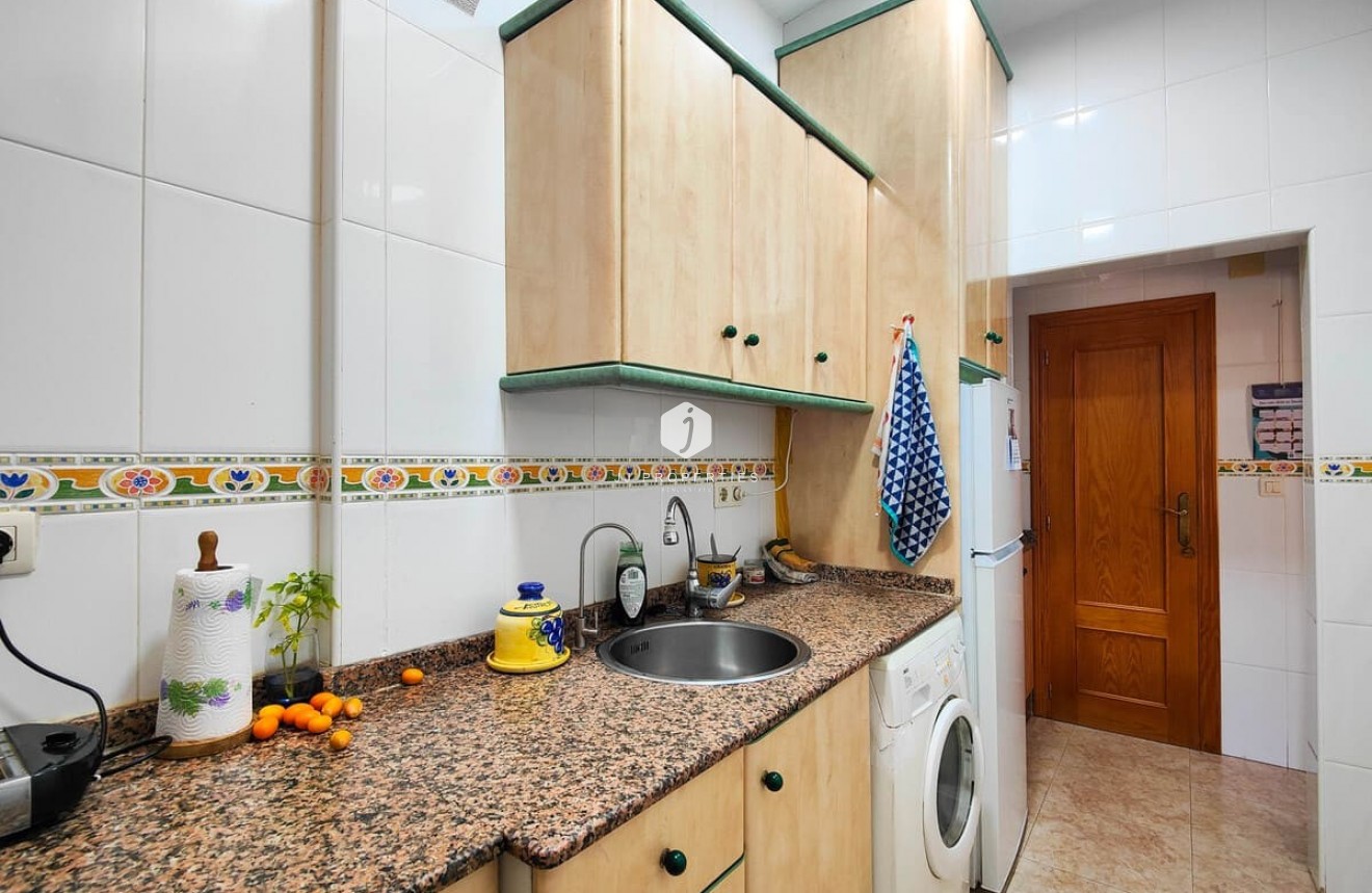 Z drugiej ręki - Szalet -
Torrevieja - Costa Blanca