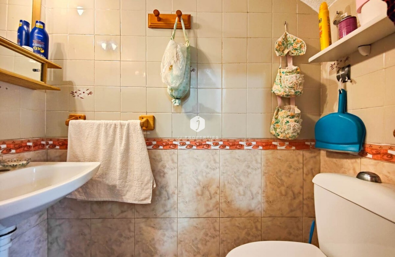 Z drugiej ręki - Szalet -
Torrevieja - Costa Blanca