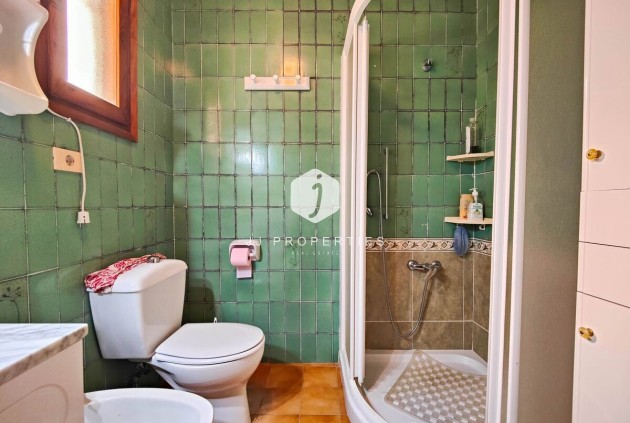 Z drugiej ręki - Szalet -
Torrevieja - Costa Blanca