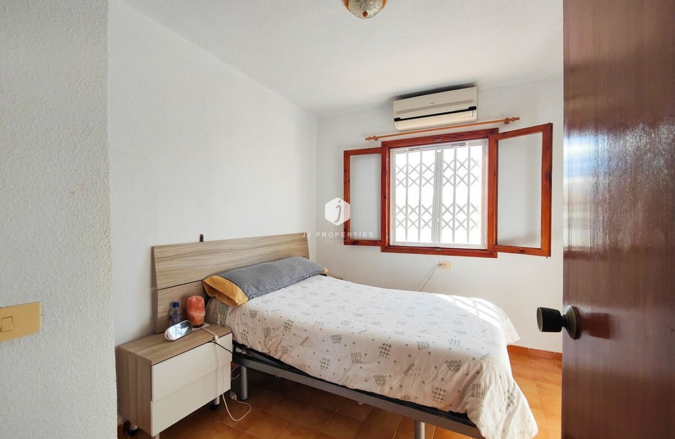 Z drugiej ręki - Szalet -
Torrevieja - Costa Blanca