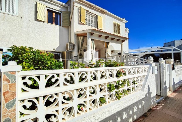 Z drugiej ręki - Szalet -
Torrevieja - Costa Blanca