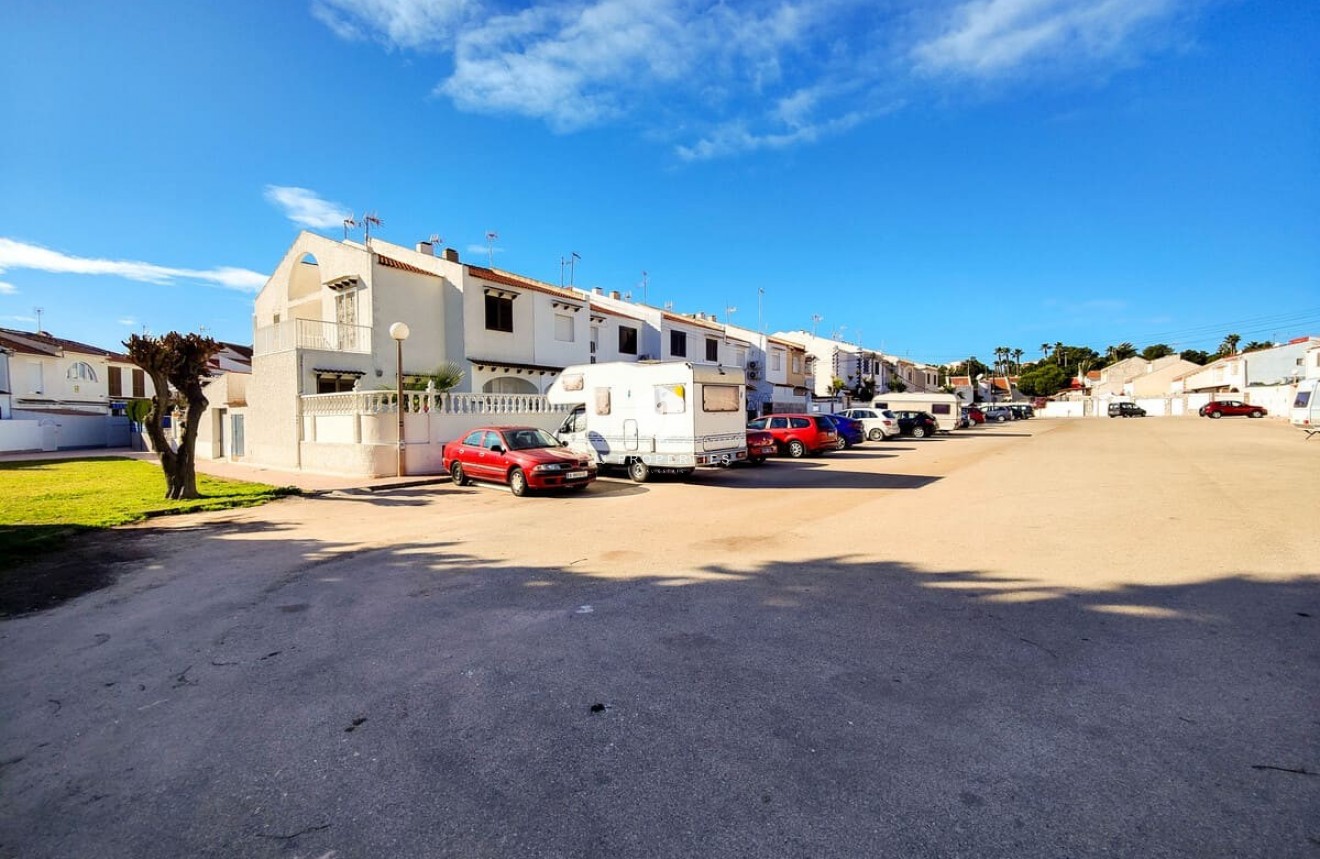 Z drugiej ręki - Szalet -
Torrevieja - Costa Blanca