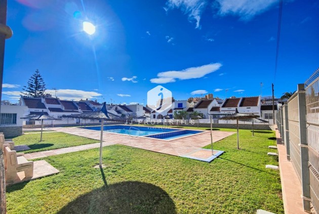 Z drugiej ręki - Szalet -
Torrevieja - Costa Blanca