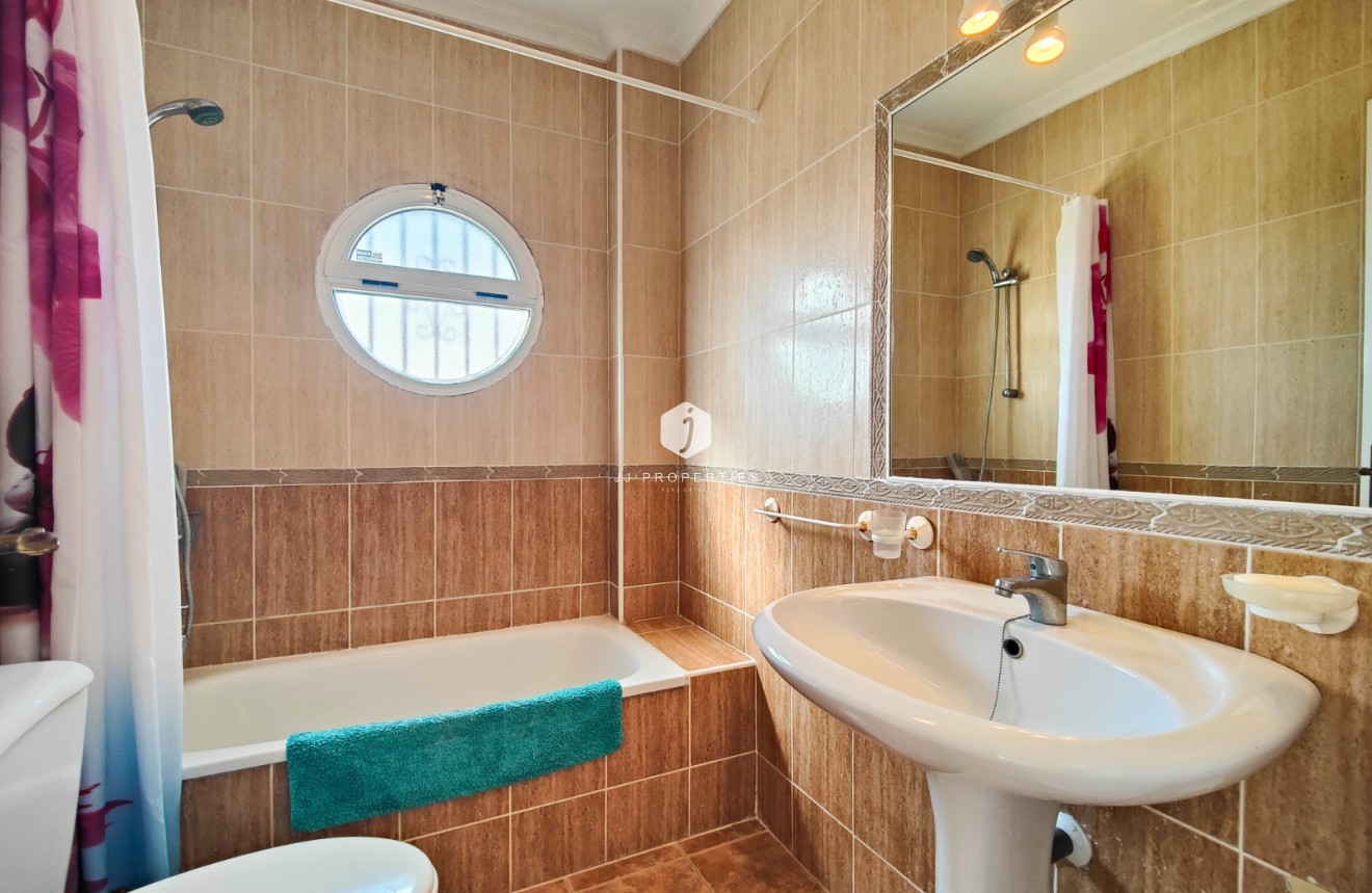 Z drugiej ręki - Szalet -
Orihuela Costa - Costa Blanca