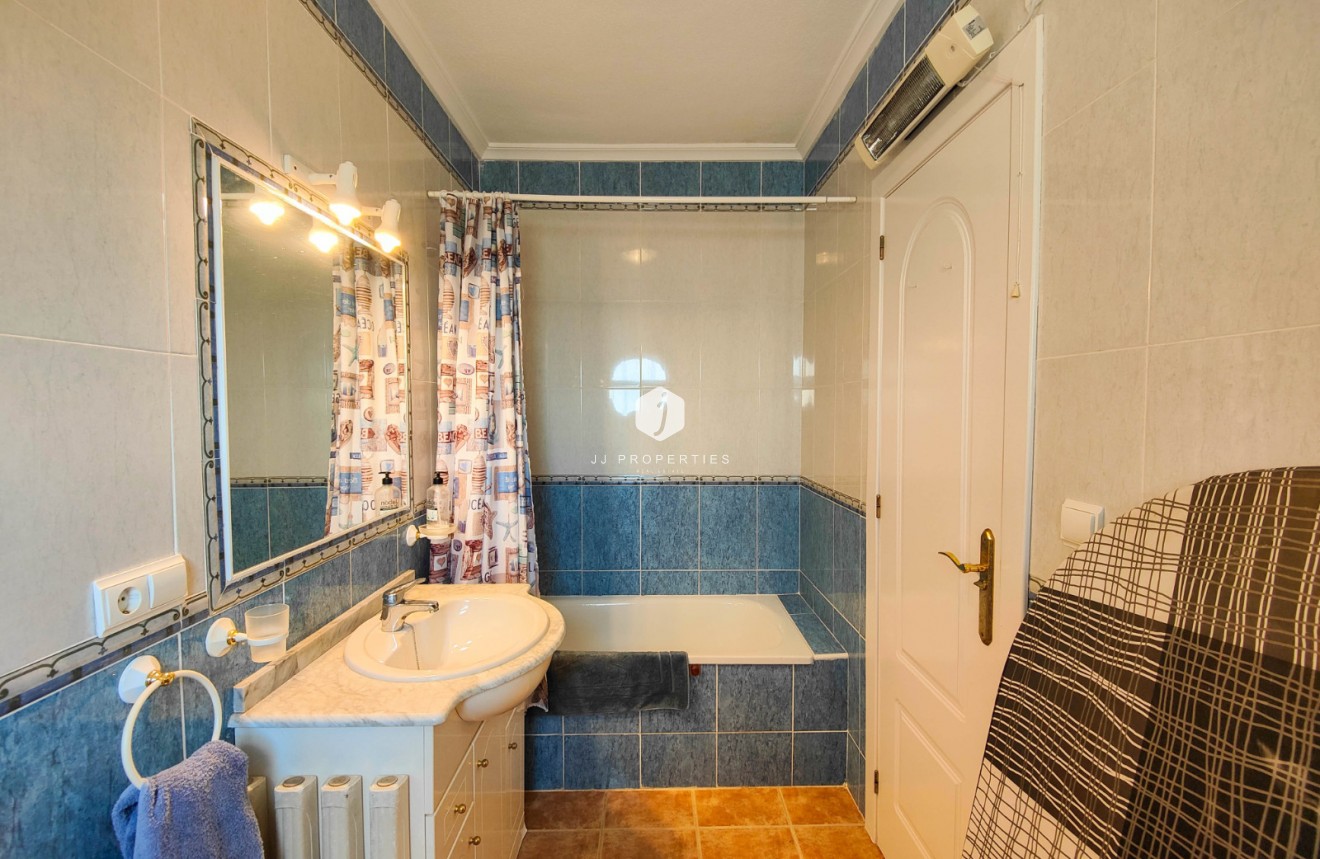 Z drugiej ręki - Szalet -
Orihuela Costa - Costa Blanca