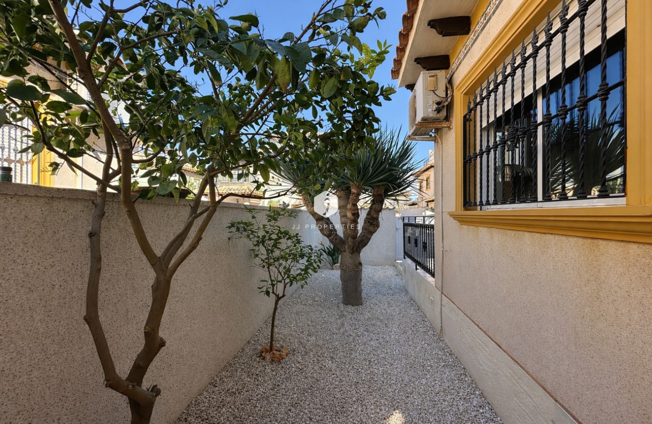 Aus zweiter Hand - Chalet -
Orihuela Costa - Villa's San Jose IV