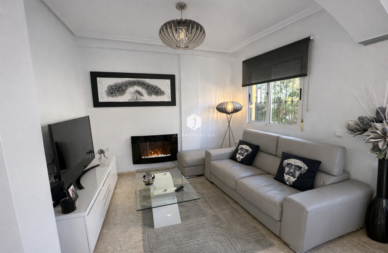 Aus zweiter Hand - Chalet -
Orihuela Costa - Villa's San Jose IV