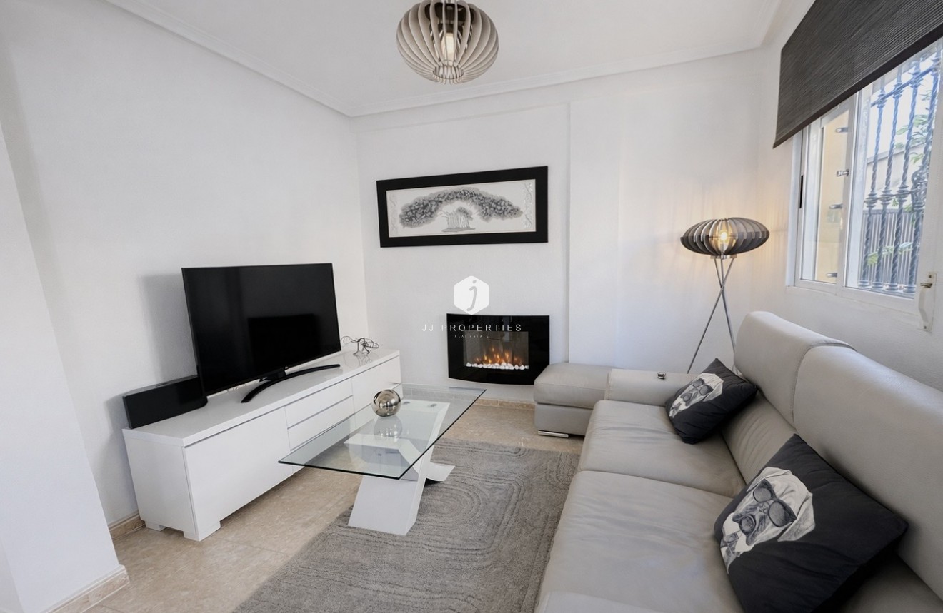 Aus zweiter Hand - Chalet -
Orihuela Costa - Villa's San Jose IV