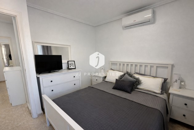 Aus zweiter Hand - Chalet -
Orihuela Costa - Villa's San Jose IV