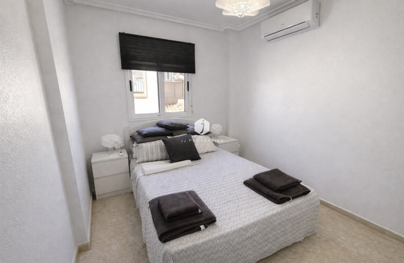 Aus zweiter Hand - Chalet -
Orihuela Costa - Villa's San Jose IV