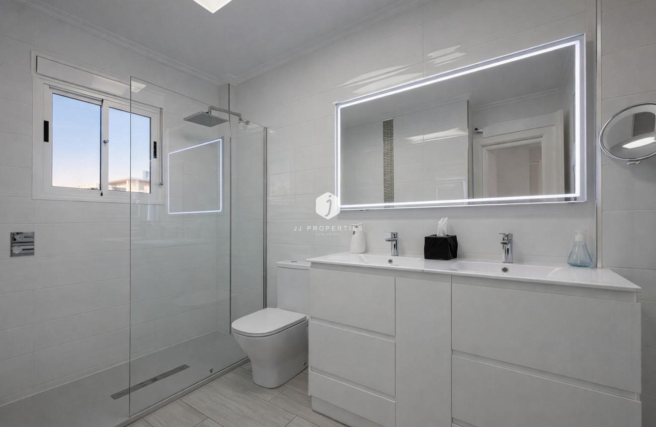 Aus zweiter Hand - Chalet -
Orihuela Costa - Villa's San Jose IV