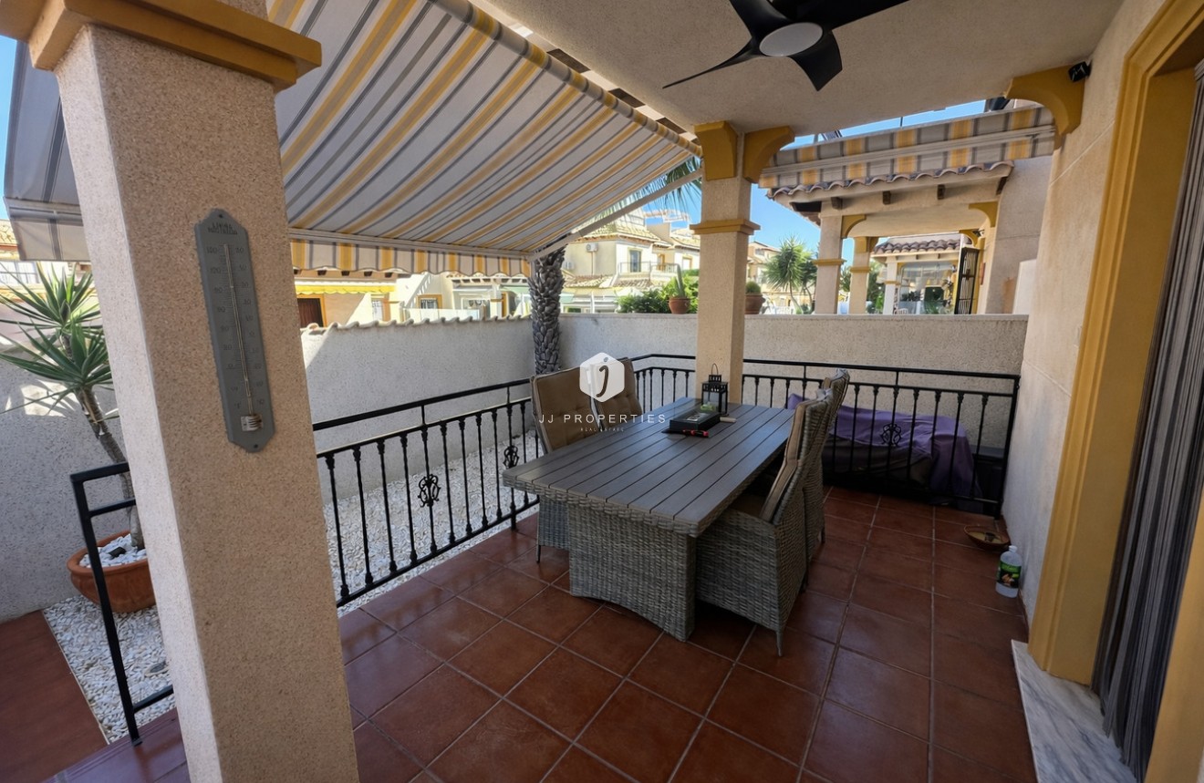 Aus zweiter Hand - Chalet -
Orihuela Costa - Villa's San Jose IV