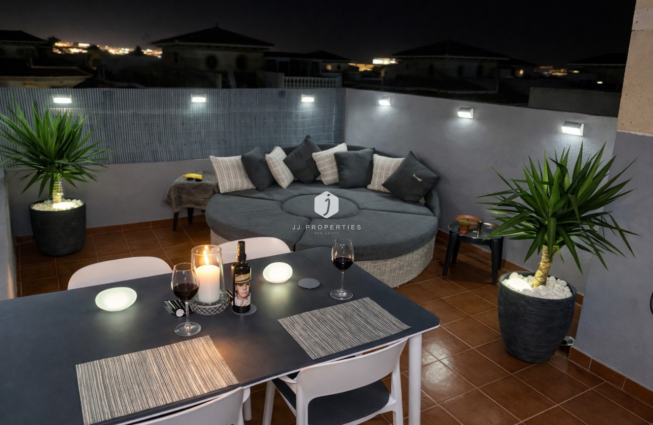 Aus zweiter Hand - Chalet -
Orihuela Costa - Villa's San Jose IV