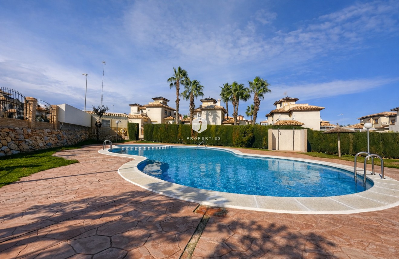 Aus zweiter Hand - Chalet -
Orihuela Costa - Villa's San Jose IV