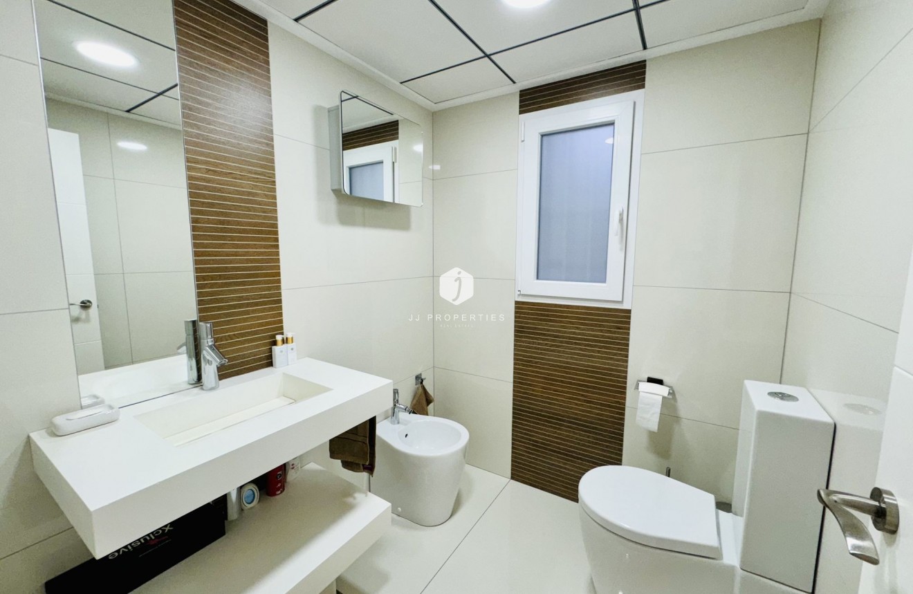 Z drugiej ręki - Mieszkanie w bloku -
Torrevieja - Costa Blanca