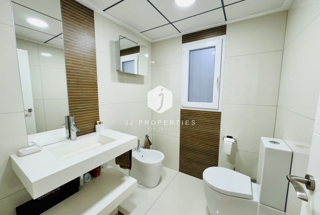 Z drugiej ręki - Mieszkanie w bloku -
Torrevieja - Costa Blanca