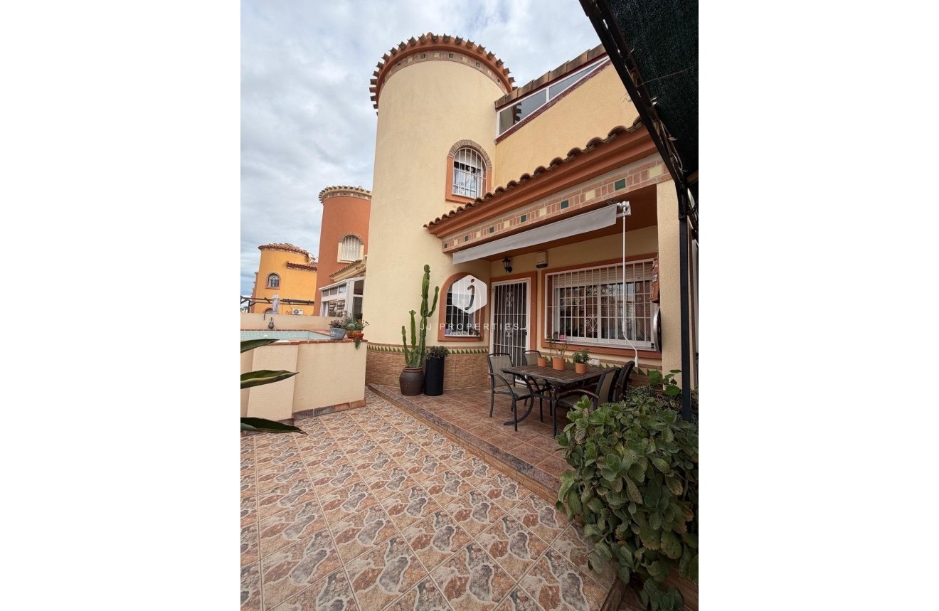 Resale - Villa -
Orihuela Costa - Playa Flamenca
