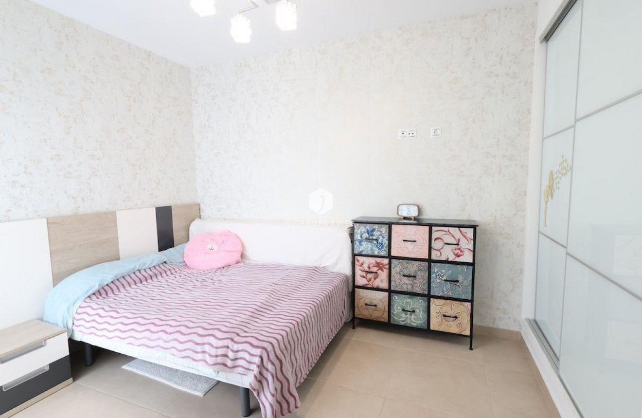 Resale - Chalet -
Orihuela Costa - Costa Blanca