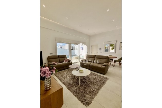 Resale - Villa -
Benijofar - Costa Blanca