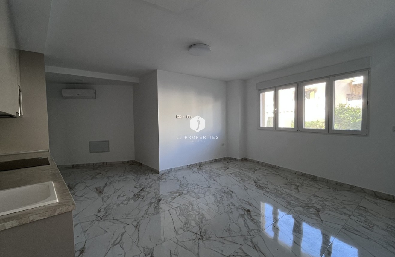 Resale - Apartment / flat -
Torrevieja - PLAYA LOS LOCOS