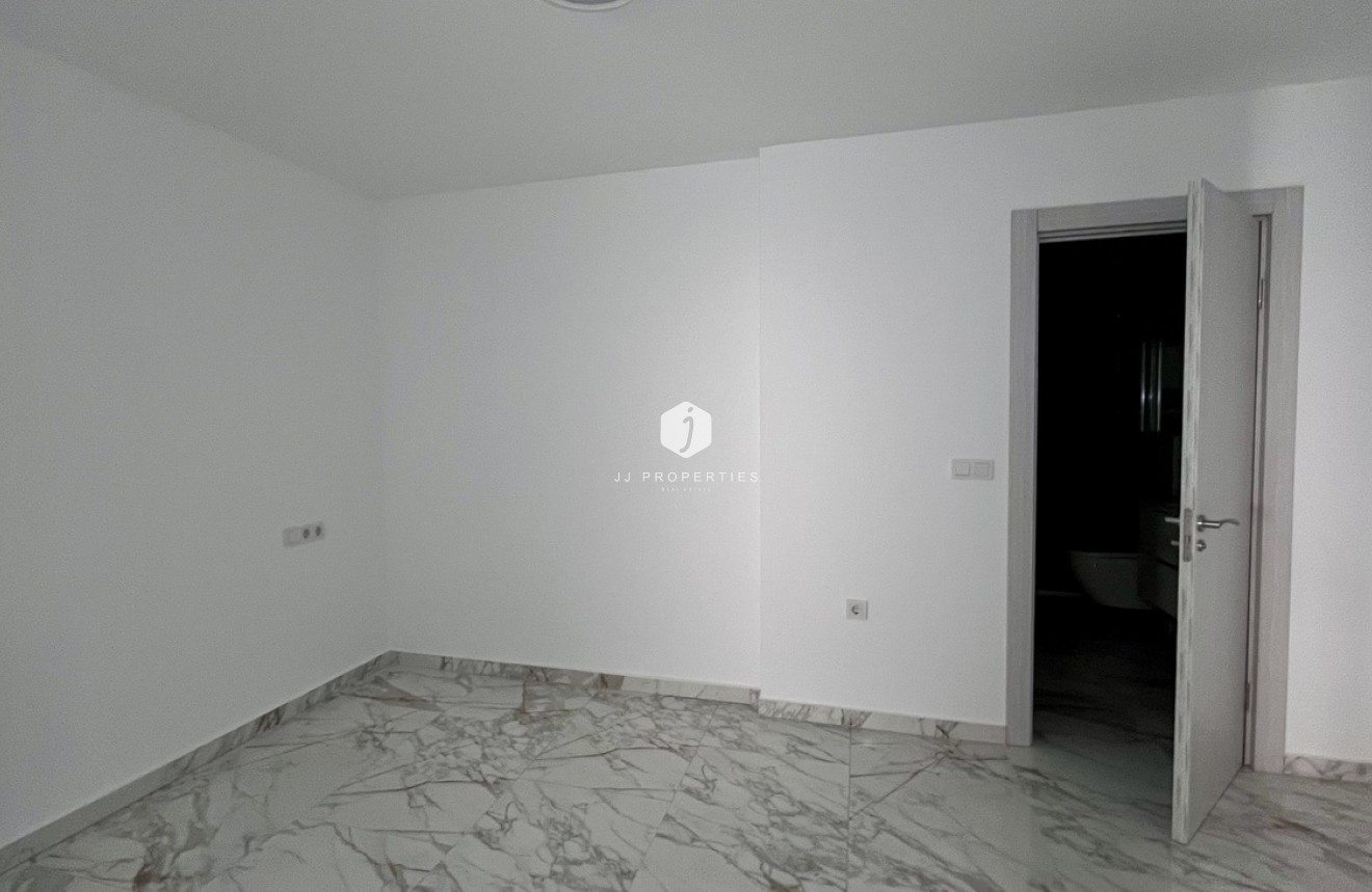 Resale - Apartment / flat -
Torrevieja - PLAYA LOS LOCOS