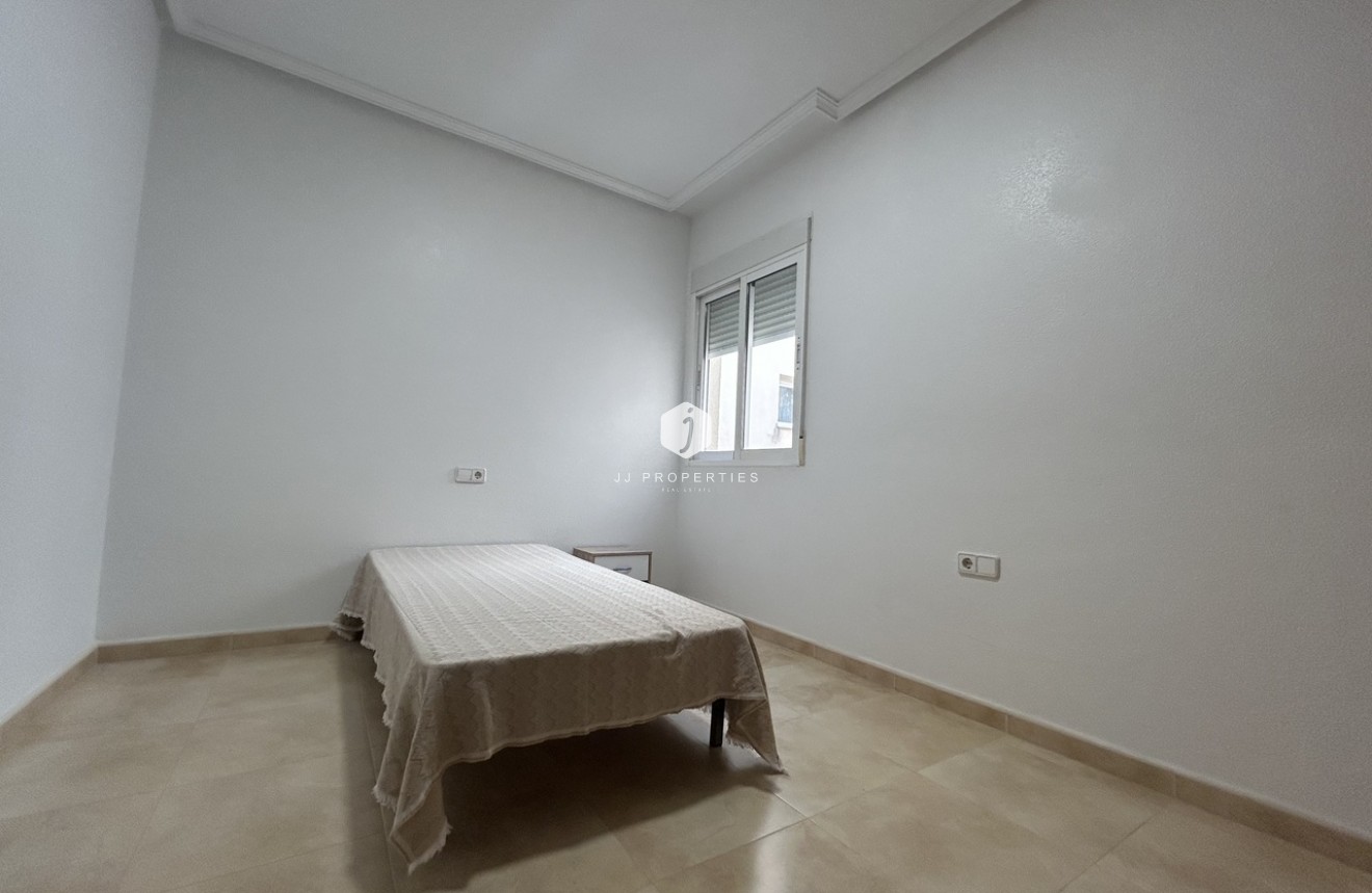 Resale - Apartment / flat -
Alicante - Inland